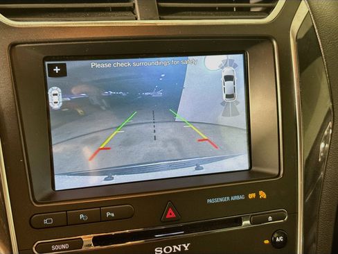 Used 2018 Ford Explorer Limited w/ Equipment Group 301A FWD image 16