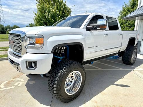 Used 2016 GMC Sierra 2500 Denali w/ Duramax Plus Package AWD/4WD image 5