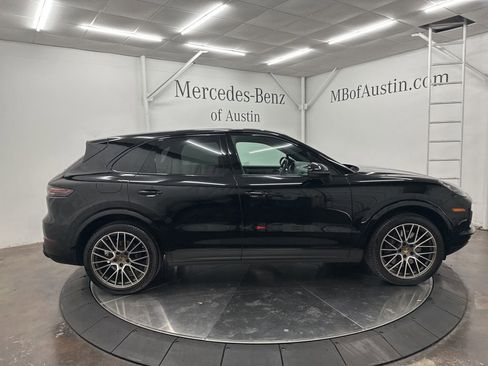 Used 2023 Porsche Cayenne image 8