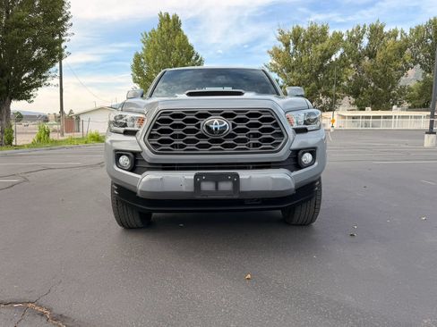 Used 2020 Toyota Tacoma TRD Sport w/ Technology Package AWD/4WD image 14
