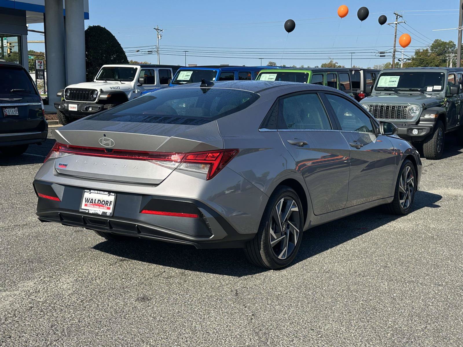 Used 2025 Hyundai Elantra SEL FWD image 8