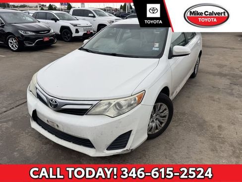 Used 2012 Toyota Camry LE FWD image 1