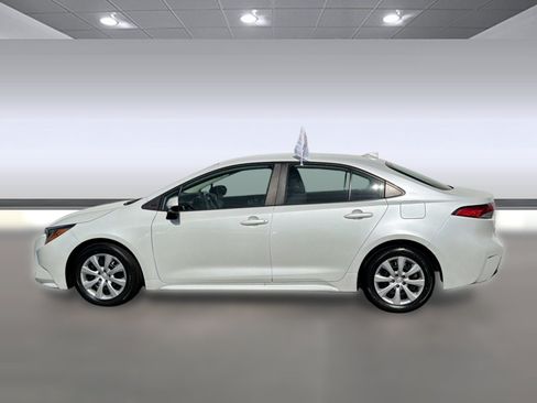 Used 2024 Toyota Corolla LE FWD image 2