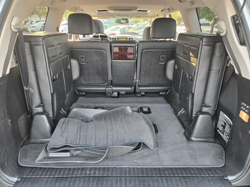 Used 2011 Lexus LX 570 4WD w/ Luxury Pkg image 29
