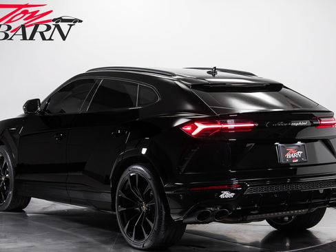Used 2022 Lamborghini Urus AWD/4WD image 3