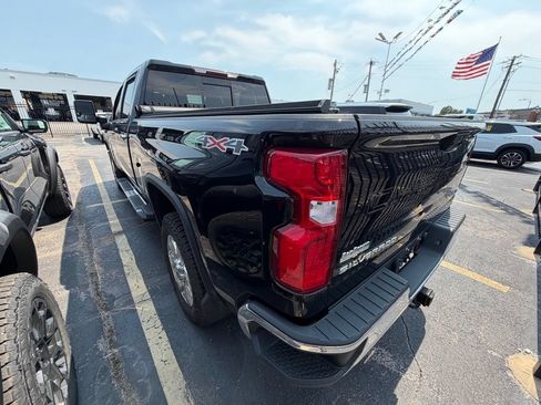 Used 2022 Chevrolet Silverado 2500 LTZ w/ LTZ Convenience Package AWD/4WD image 3