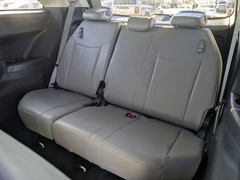 Used 2025 Toyota Sienna XLE image 29