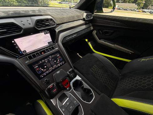 Used 2023 Lamborghini Urus Performante AWD/4WD image 43