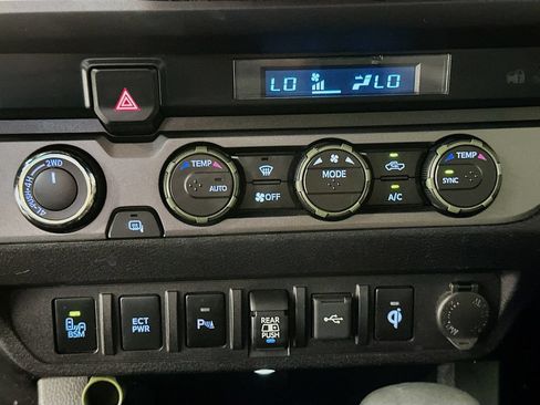 Used 2021 Toyota Tacoma TRD Sport w/ Technology Package AWD/4WD image 15