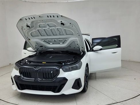 Used 2025 BMW i5 eDrive40i w/ M Sport Package image 69