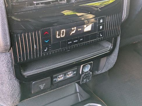Used 2024 Jeep Wagoneer Series III AWD/4WD image 27