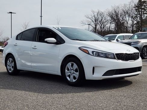 Used 2017 Kia Forte LX image 3