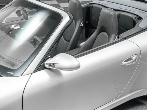 Used 2005 Porsche 911 Carrera RWD image 34