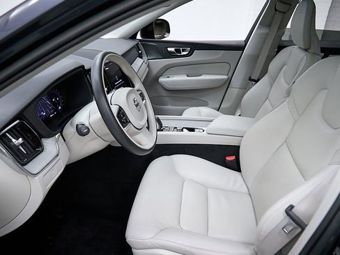 Certified 2023 Volvo XC60 B5 Plus w/ Climate Package image 18