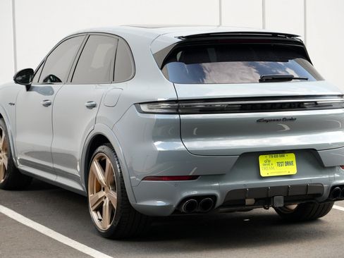 Used 2024 Porsche Cayenne Turbo AWD/4WD image 56