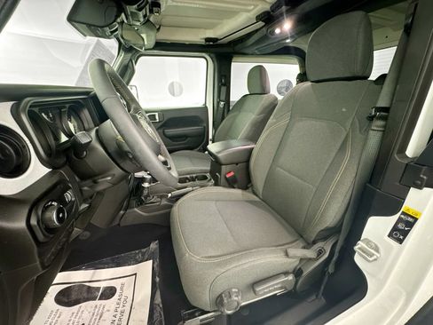 Used 2025 Jeep Wrangler Sport AWD/4WD image 19