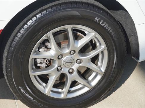 Used 2022 Chrysler Pacifica Touring image 11