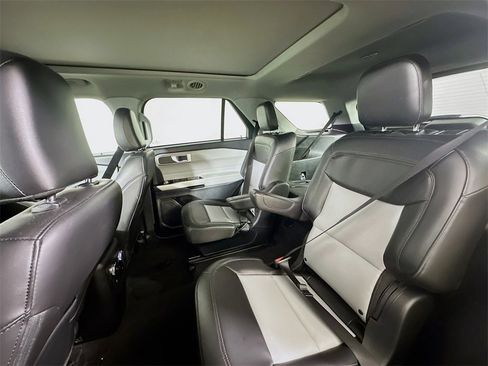 Used 2022 Ford Explorer XLT w/ Equipment Group 202A image 15