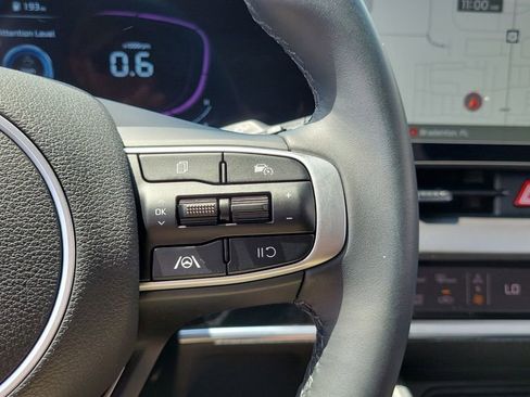 Used 2025 Kia Sportage EX w/ Premium Package image 22