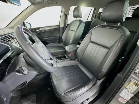 Used 2024 Volkswagen Tiguan SE image 13