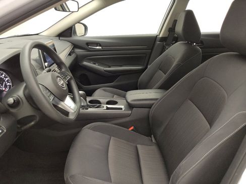 Used 2025 Nissan Altima 2.5 SV FWD image 17