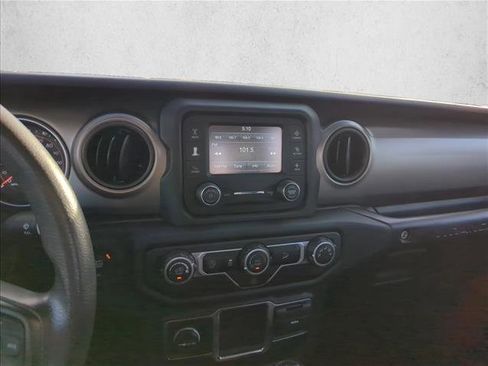 Used 2018 Jeep Wrangler Sport image 13