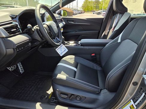 New 2026 Toyota Camry SE FWD image 5