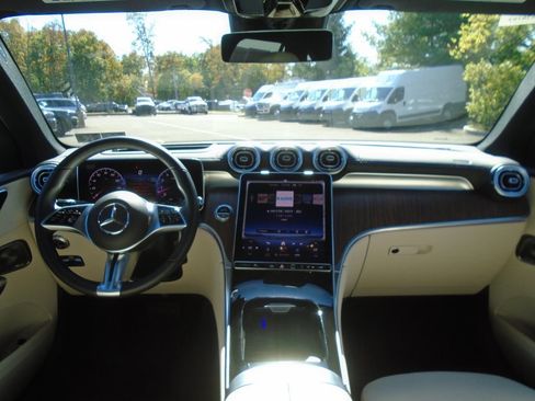 Used 2023 Mercedes-Benz GLC 300 4MATIC image 11