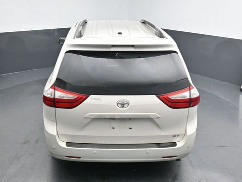 Used 2017 Toyota Sienna XLE image 16
