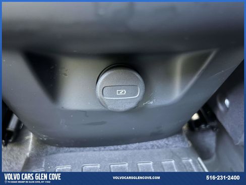 Used 2024 Volvo XC60 B5 Core w/ Protection Package Premier AWD/4WD image 12