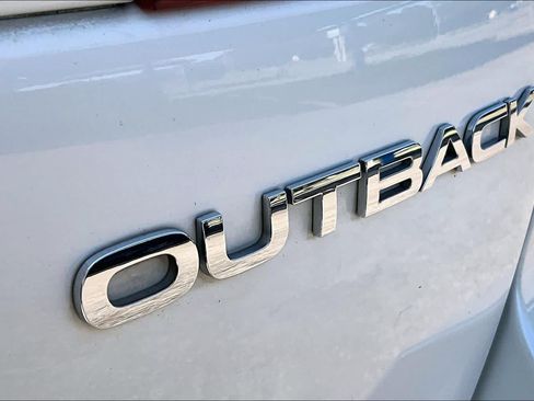 Used 2013 Subaru Outback 2.5i Limited AWD/4WD image 10