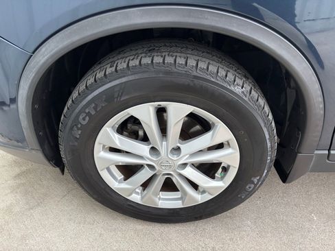 Used 2016 Nissan Rogue SV w/ SV Premium Package image 11