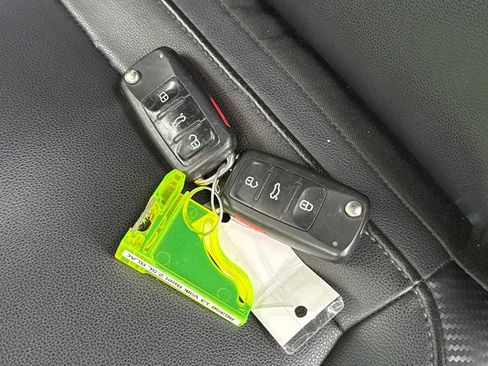 Used 2013 Volkswagen Beetle 2.5 image 28