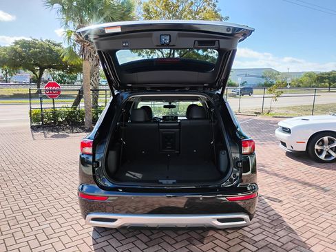 Used 2023 Mitsubishi Outlander SE image 74