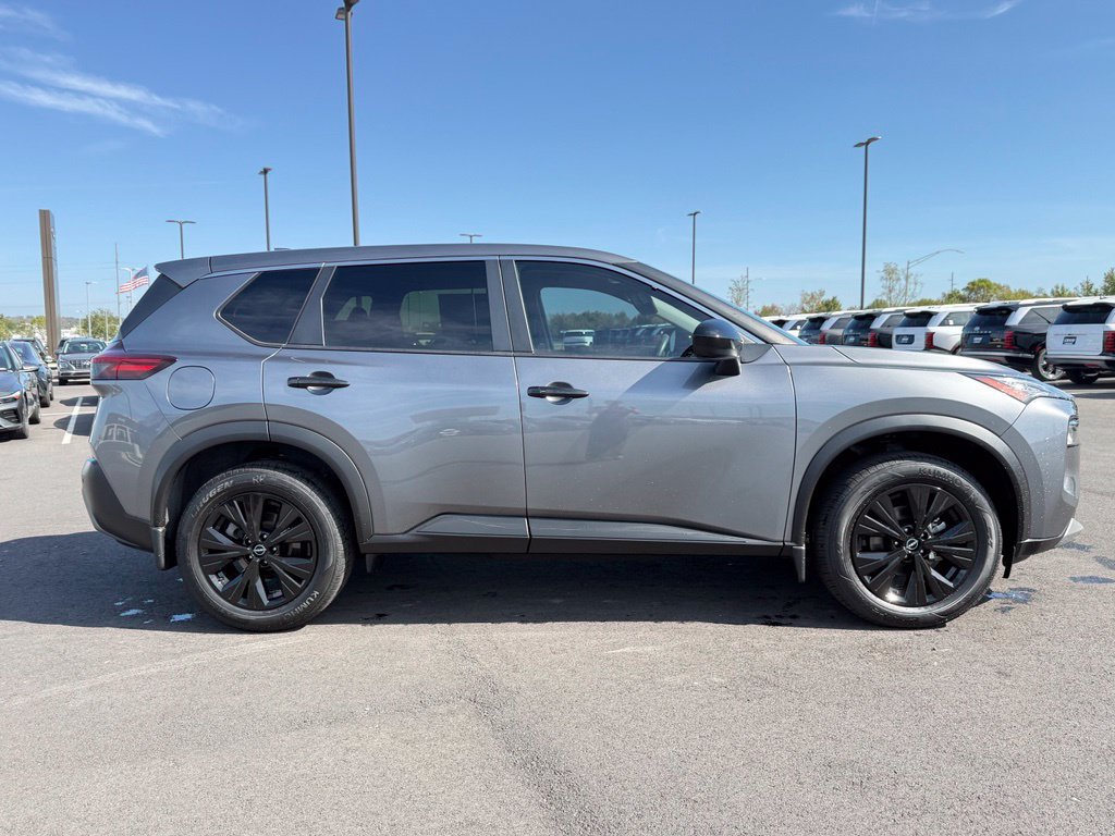 Used 2023 Nissan Rogue SV FWD image 4