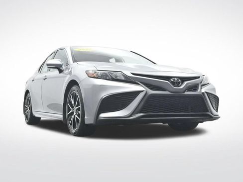 Used 2022 Toyota Camry SE FWD image 39