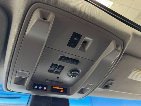 Used 2017 Cadillac Escalade Premium Luxury image 36