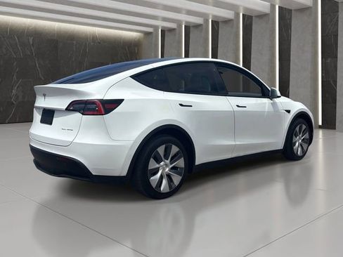 Used 2021 Tesla Model Y Long Range AWD/4WD image 6