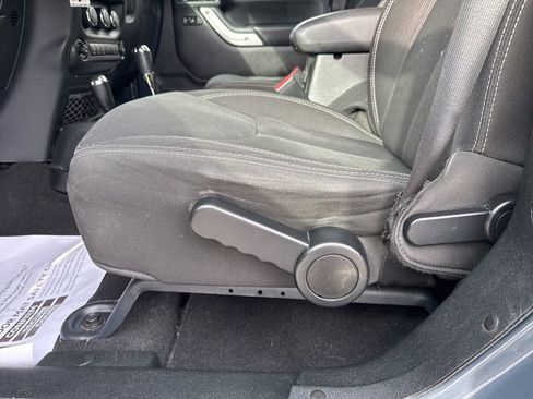 Used 2017 Jeep Wrangler Unlimited Sahara w/ Connectivity Group image 28