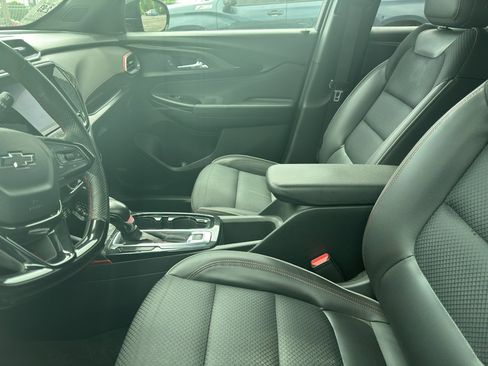 Used 2023 Chevrolet TrailBlazer RS w/ Sun and Liftgate Package FWD image 9