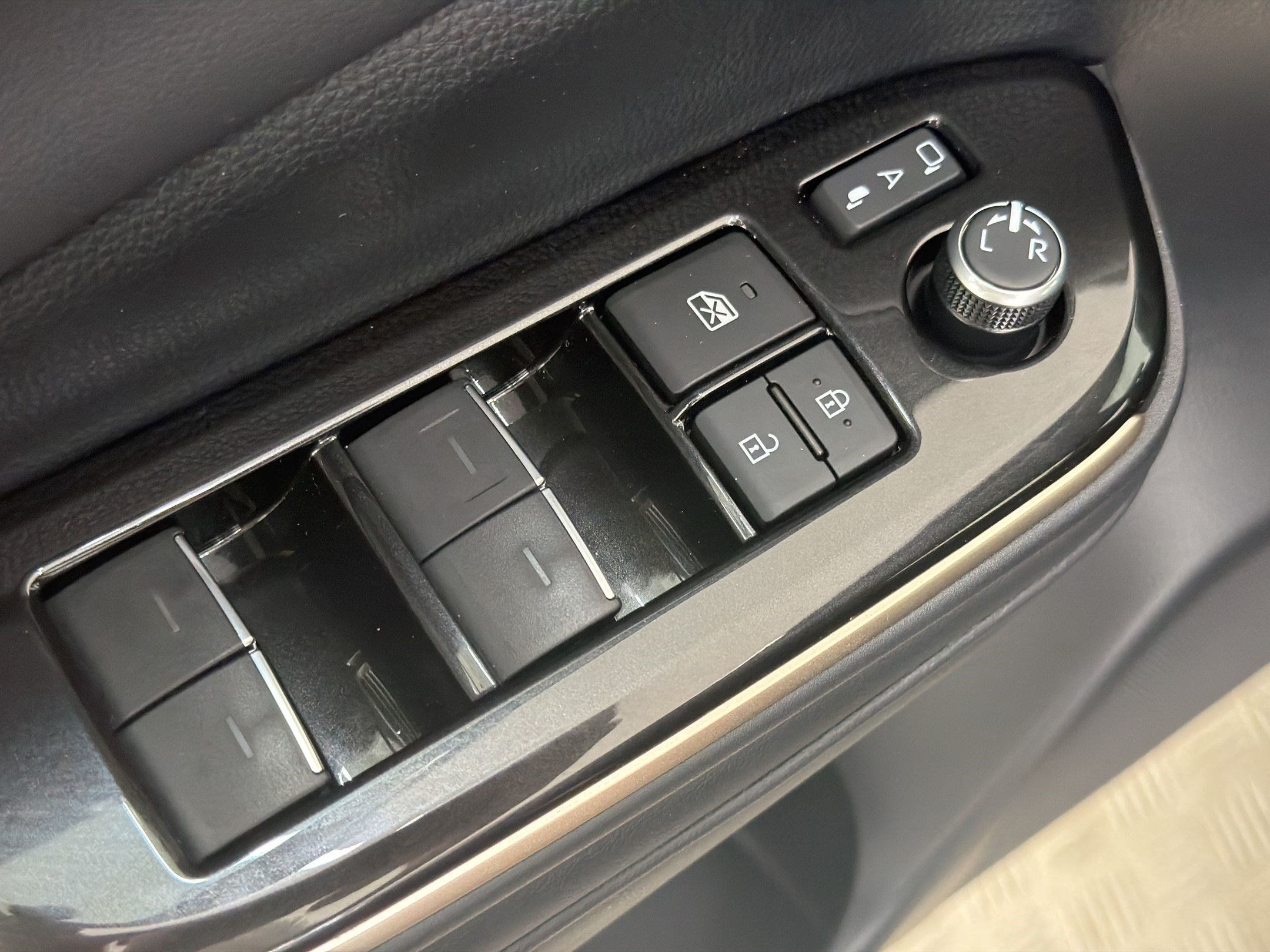 Used 2026 Toyota Crown Signia w/ Advanced Technology Package AWD/4WD image 15