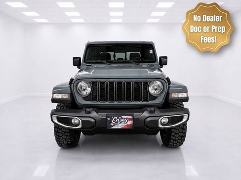 Used 2025 Jeep Gladiator Sport AWD/4WD image 3