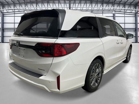 New 2026 Honda Odyssey Touring image 5