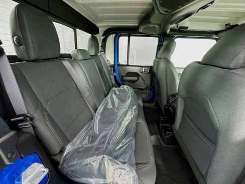 New 2025 Jeep Gladiator Sport image 27