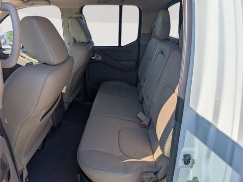 Used 2016 Nissan Frontier SL w/ Moonroof Package AWD/4WD image 12