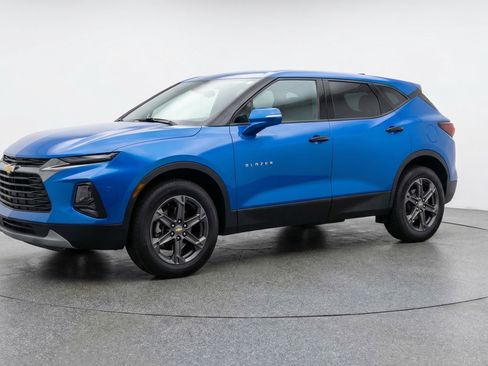 Used 2025 Chevrolet Blazer LT image 3