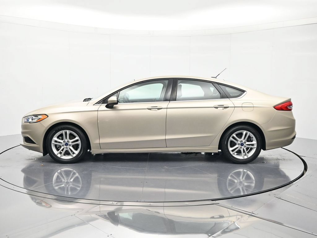 Used 2018 Ford Fusion SE w/ Fusion SE Technology Package FWD image 8