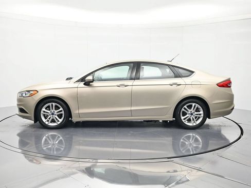 Used 2018 Ford Fusion SE w/ Fusion SE Technology Package FWD image 8