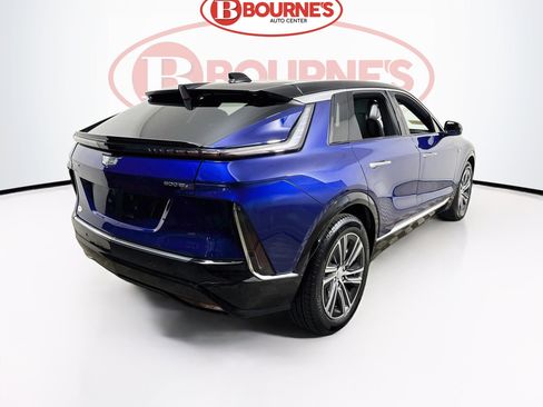 Used 2024 Cadillac Lyriq Luxury w/ LPO, Floor Liner Package AWD/4WD image 11