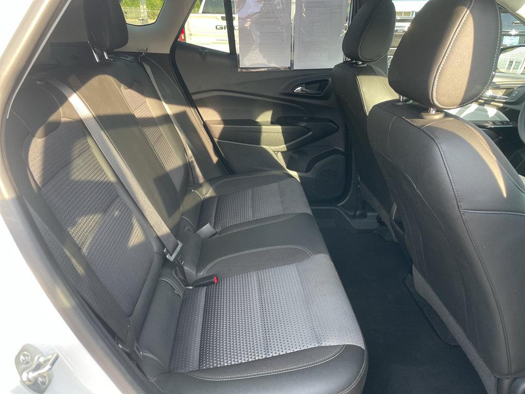 Certified 2025 Chevrolet Trax LT FWD image 14